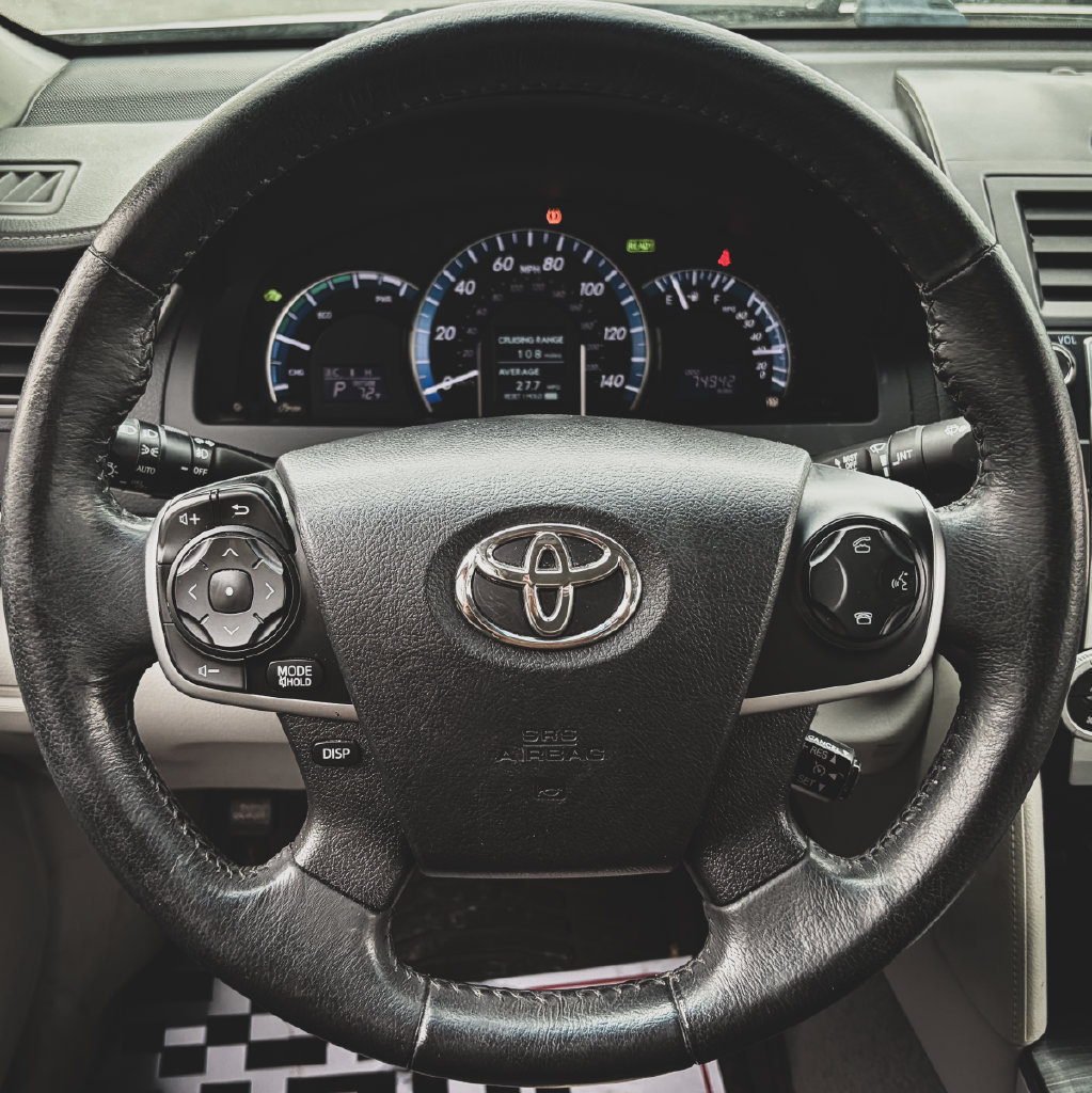 Used 2014 Toyota Camry XLE w/ Leather Package FWD image 11