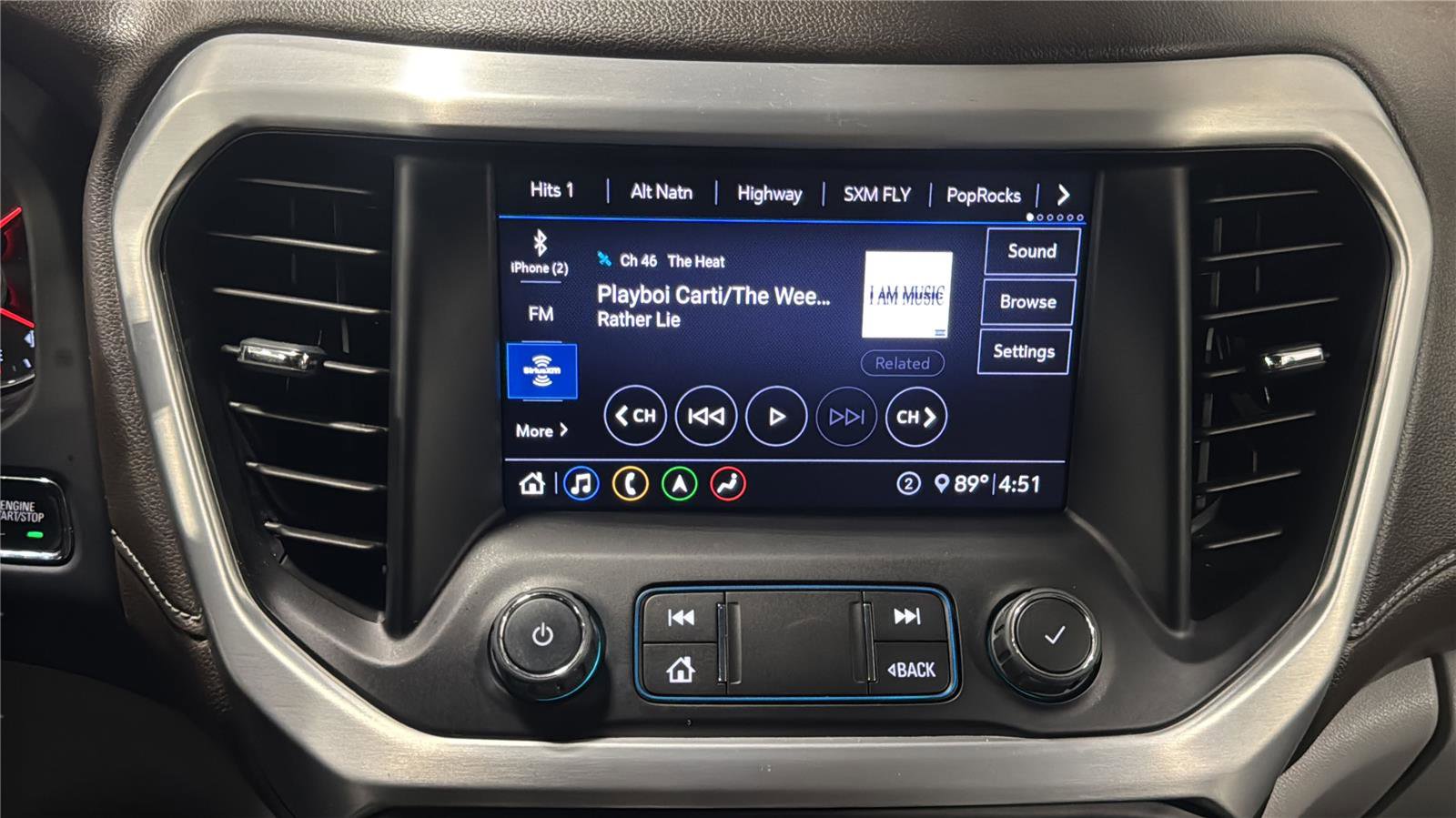 Used 2020 GMC Acadia SLT w/ Driver Alert Package II image 18