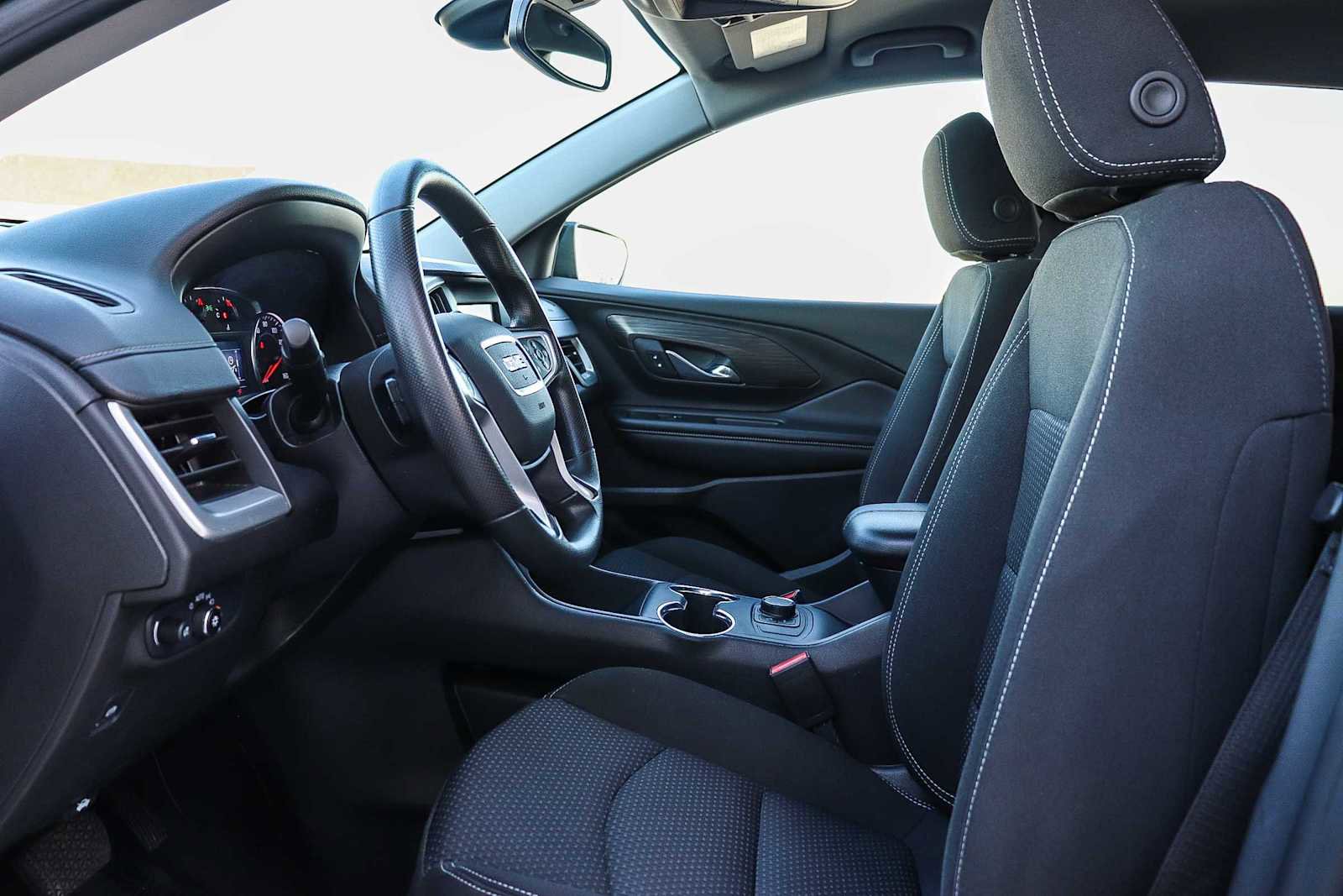 Used 2024 GMC Terrain SLE image 18