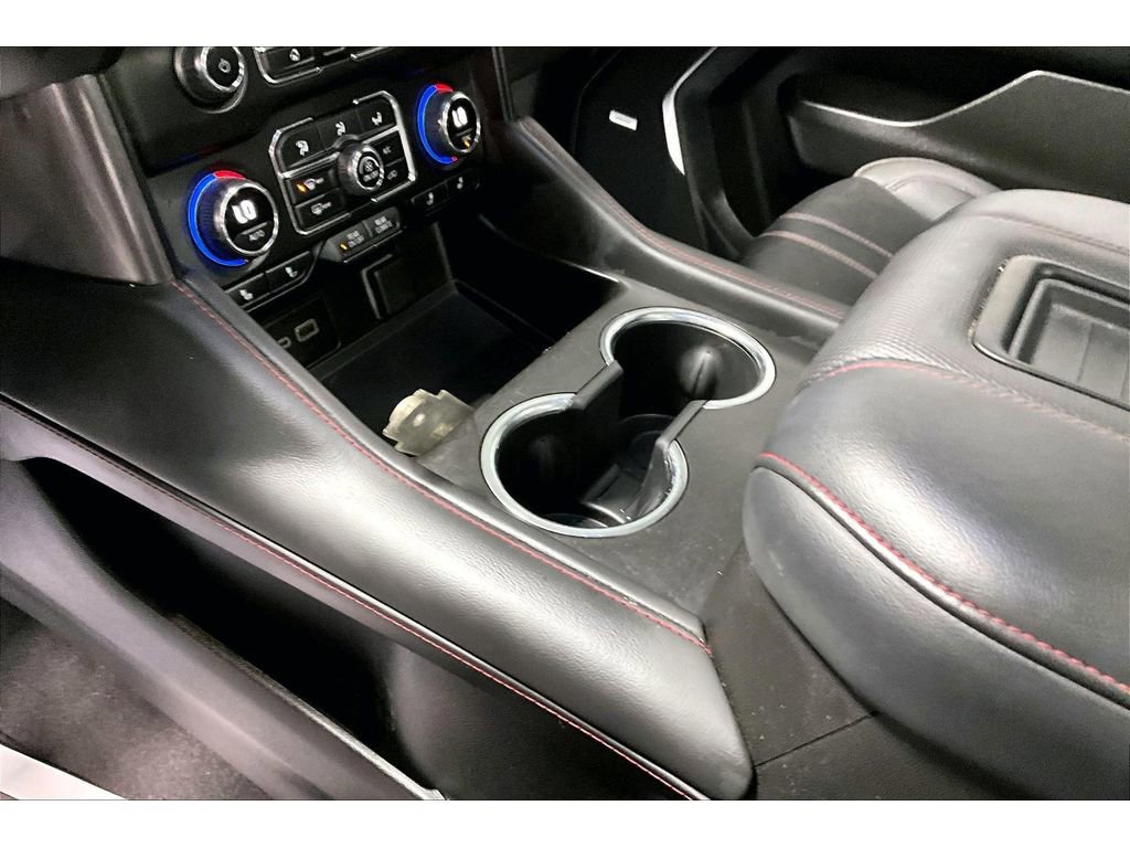 Used 2024 Chevrolet Suburban RST w/ Luxury Package AWD/4WD image 18