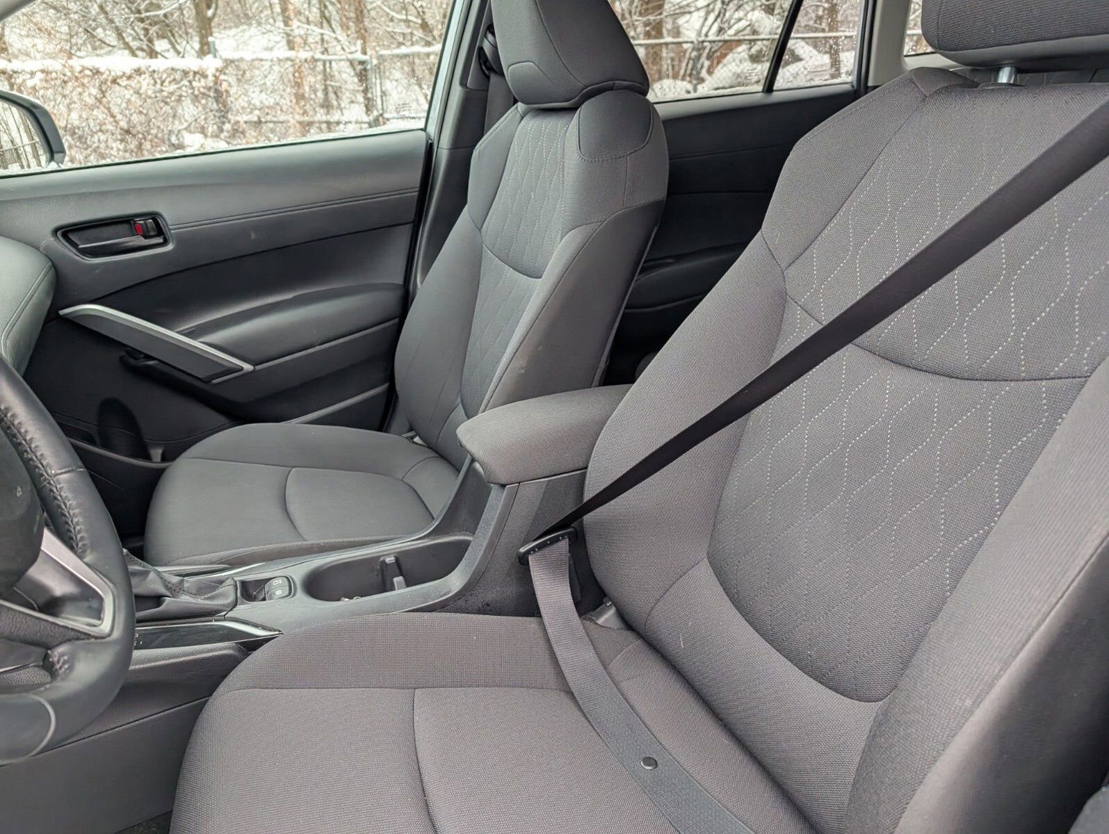 Used 2025 Toyota Corolla Cross LE image 15