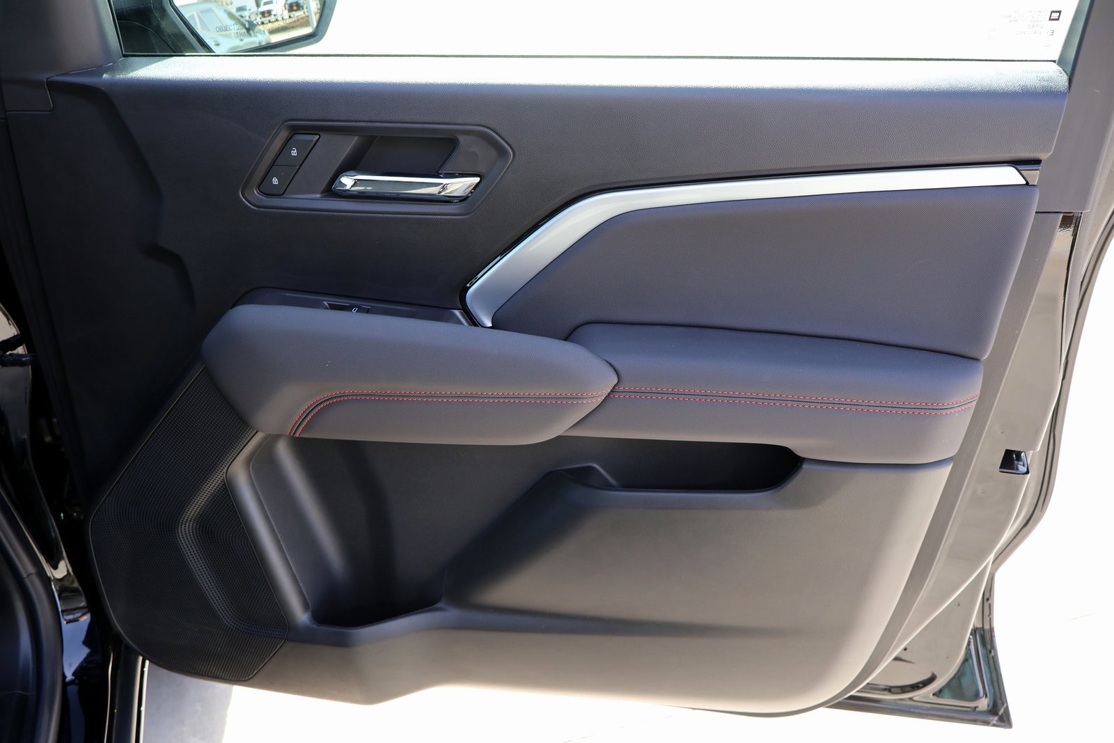 Used 2025 Chevrolet Colorado Z71 AWD/4WD image 12