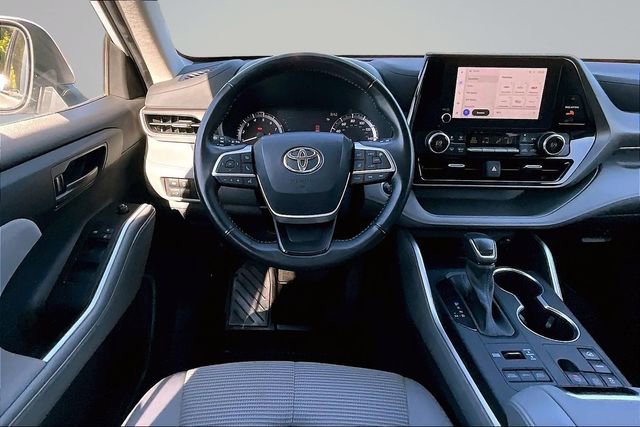 Used 2023 Toyota Highlander LE AWD/4WD image 8