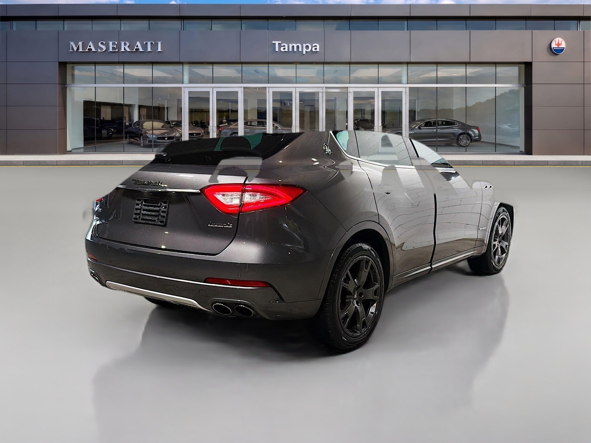Used 2018 Maserati Levante GranLusso AWD/4WD image 3