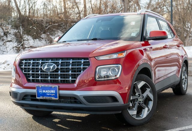 Used 2022 Hyundai Venue SEL image 1