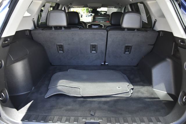 Used 2023 GMC Terrain SLT w/ Tech Package FWD image 29