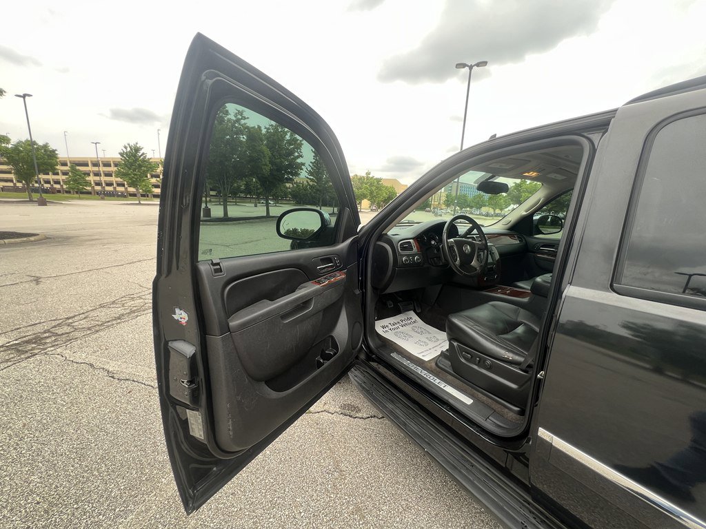 Used 2010 Chevrolet Tahoe LTZ AWD/4WD image 17