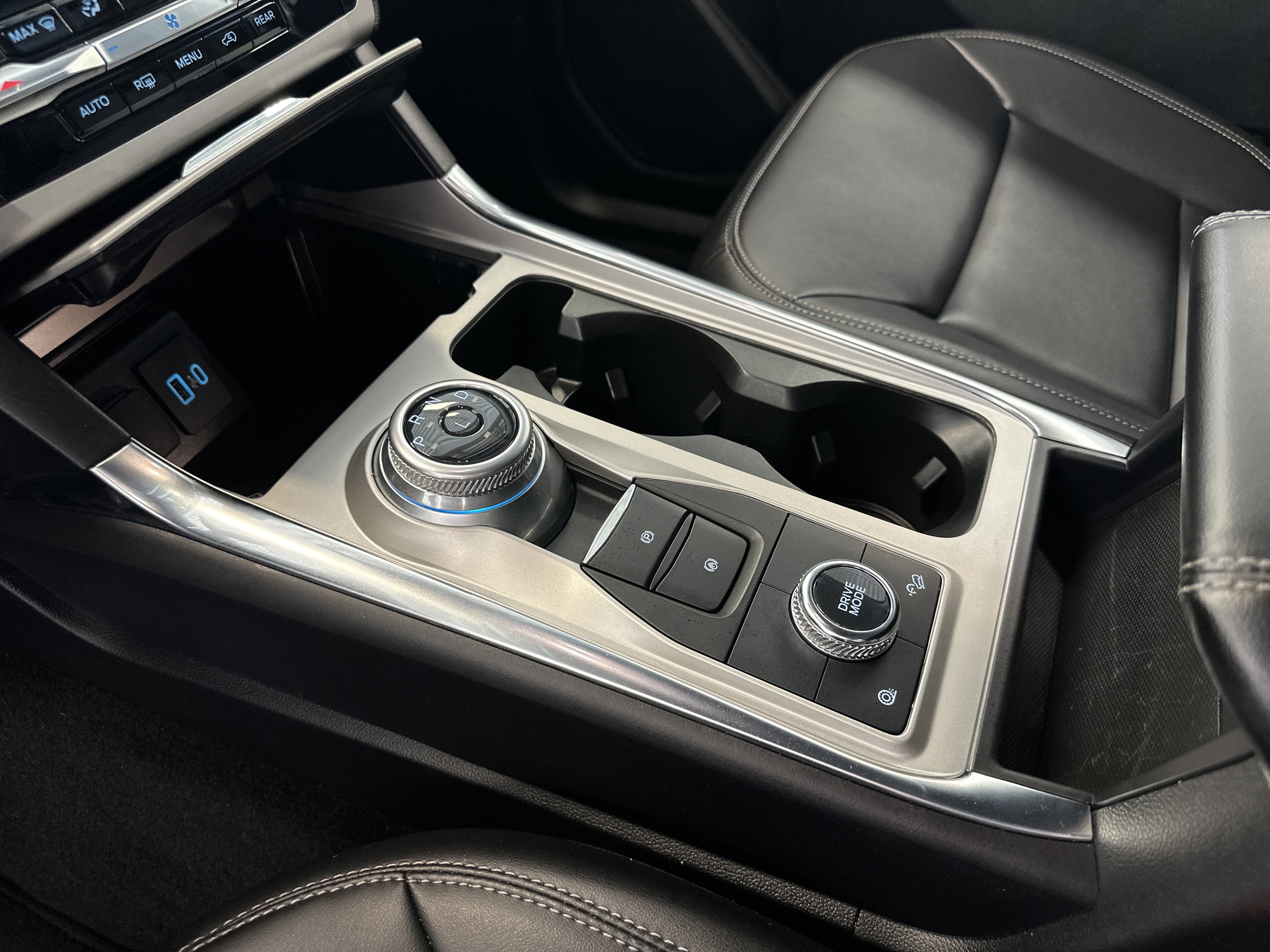 Used 2023 Ford Explorer XLT w/ Equipment Group 202A image 30