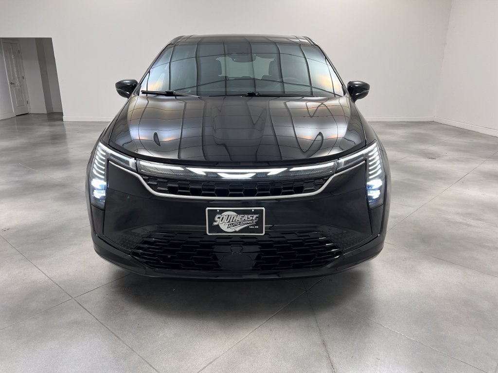 Used 2027 Chrysler Pacifica Select FWD image 3
