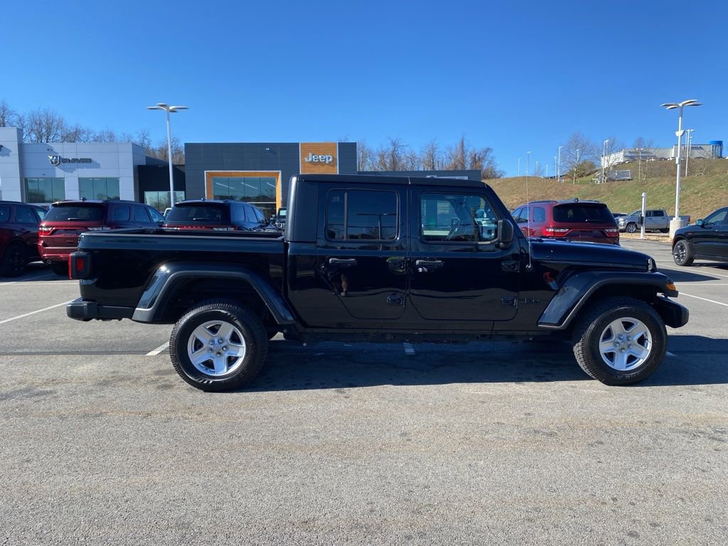Used 2022 Jeep Gladiator Sport image 2