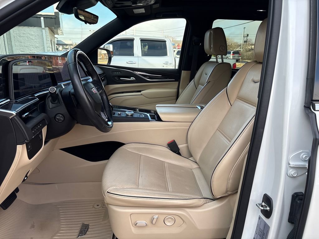 Used 2023 Cadillac Escalade Premium Luxury image 13