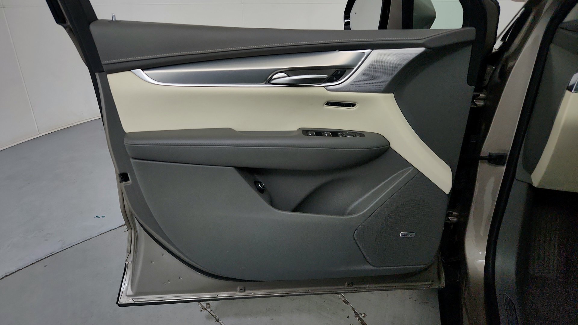 Certified 2023 Cadillac XT5 Premium Luxury AWD/4WD image 16