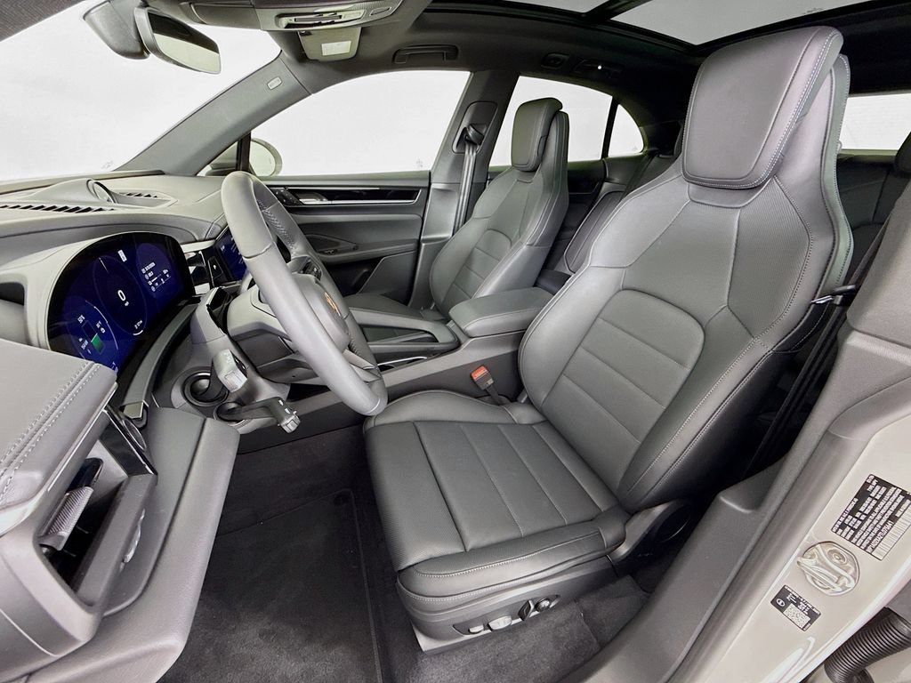 New 2026 Porsche Macan Electric RWD image 5