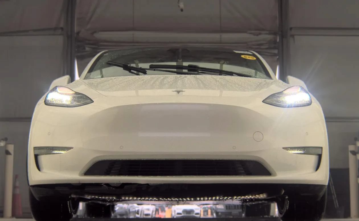 Used 2021 Tesla Model Y Long Range AWD/4WD image 2