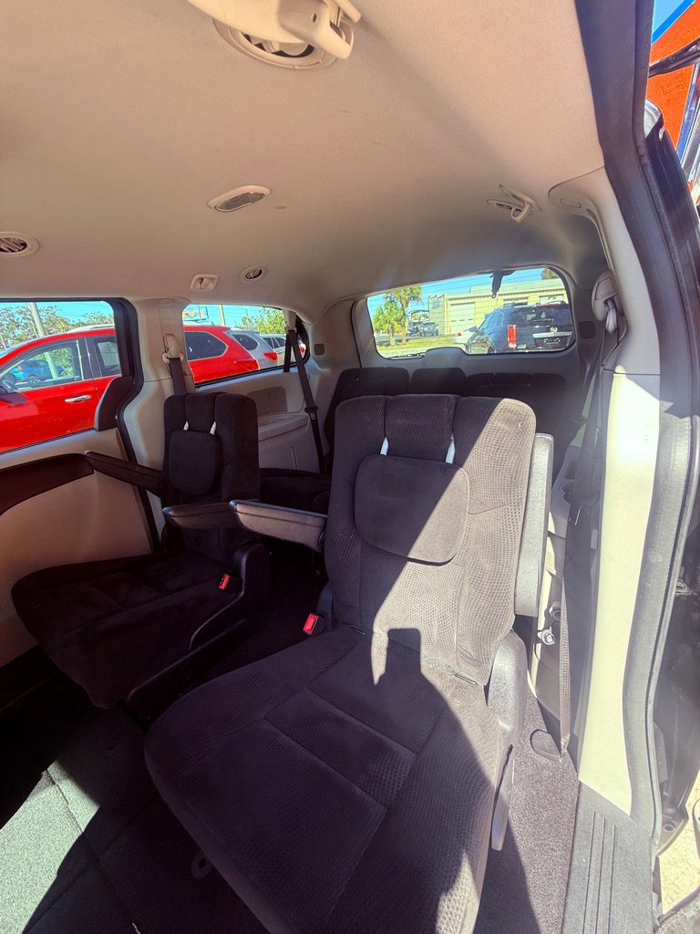 Used 2016 Dodge Grand Caravan SE w/ Quick Order Package 29E SE image 9