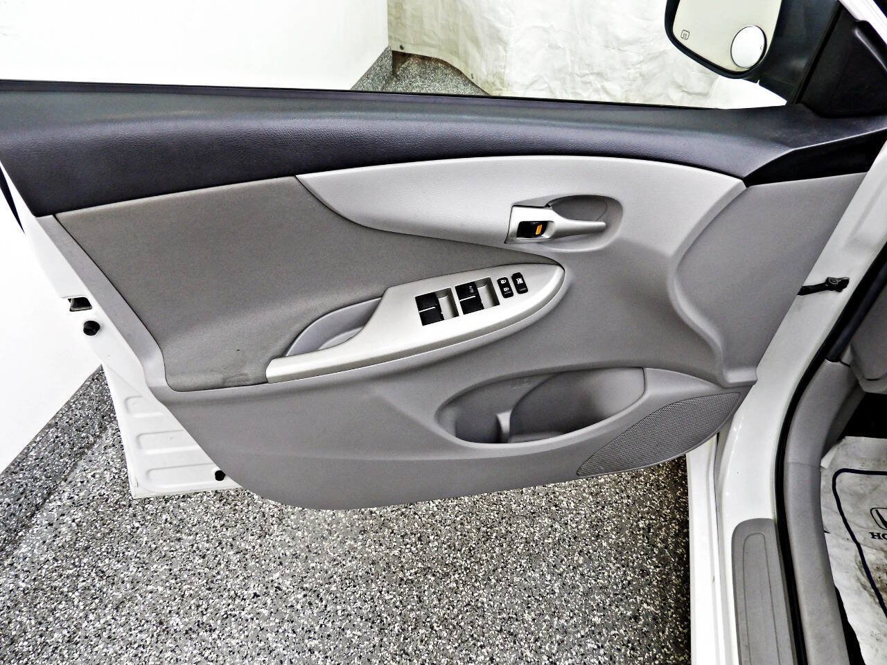 Used 2013 Toyota Corolla LE FWD image 7