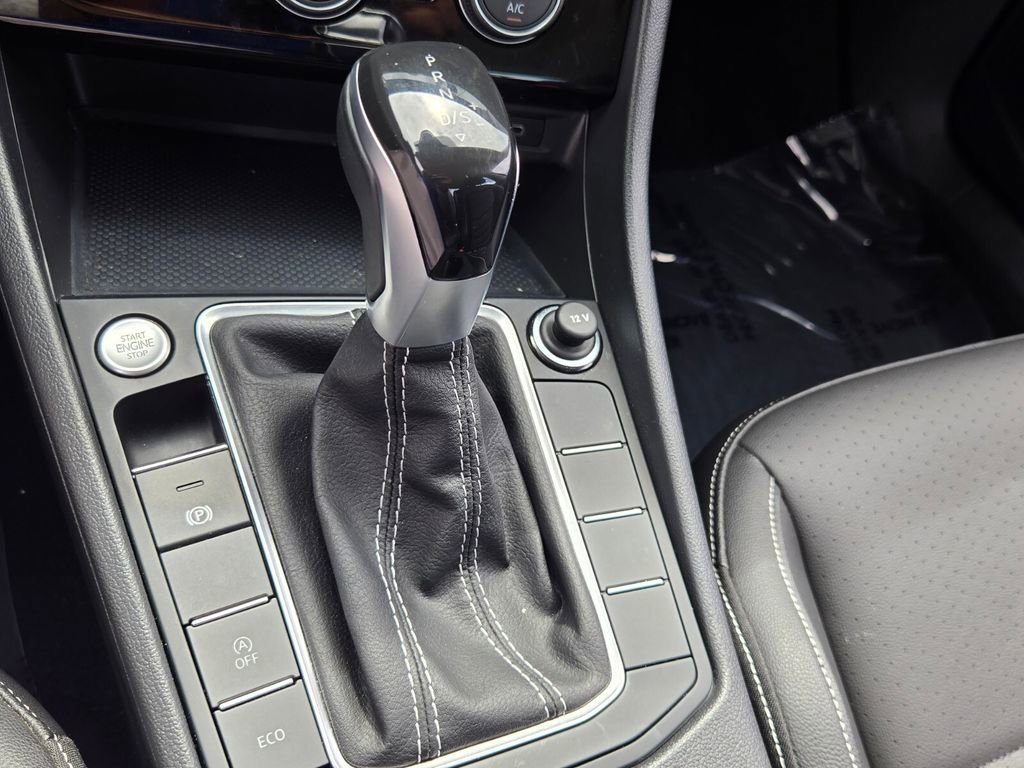 Certified 2022 Volkswagen Jetta SE image 20