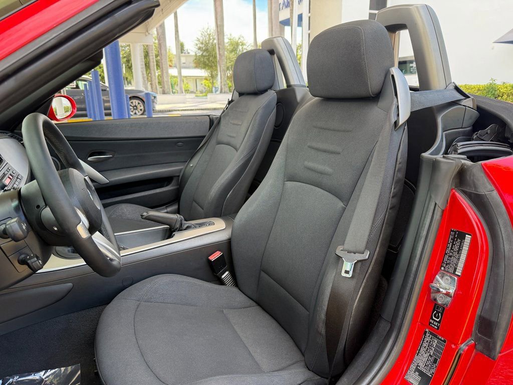 Used 2005 BMW Z4 2.5i image 11