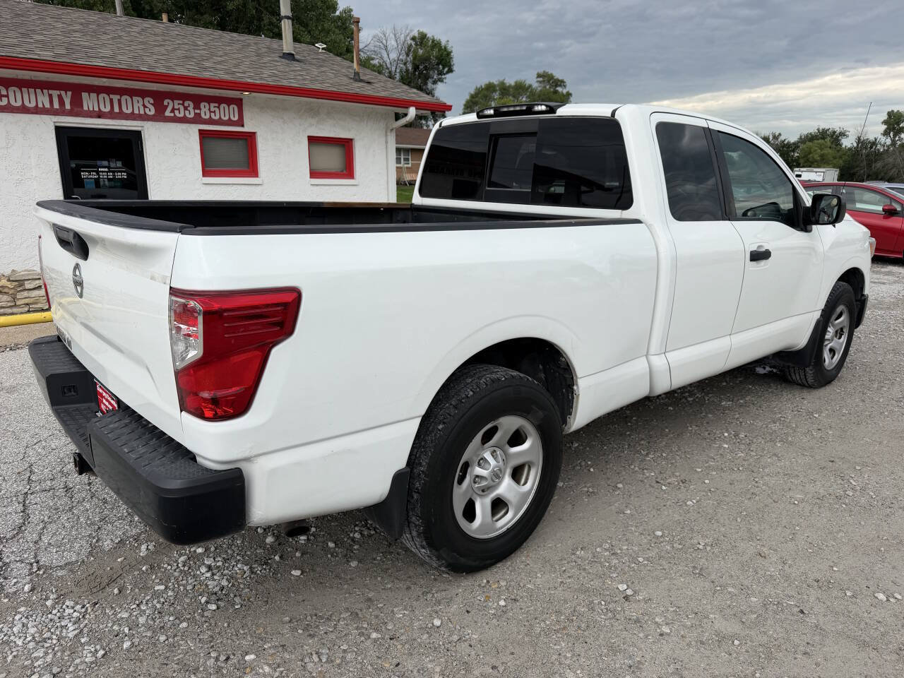 Used 2017 Nissan Titan S AWD/4WD image 3