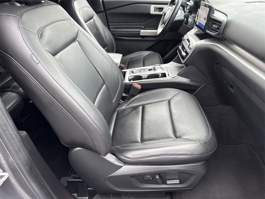 Used 2022 Ford Explorer XLT w/ Equipment Group 202A image 13