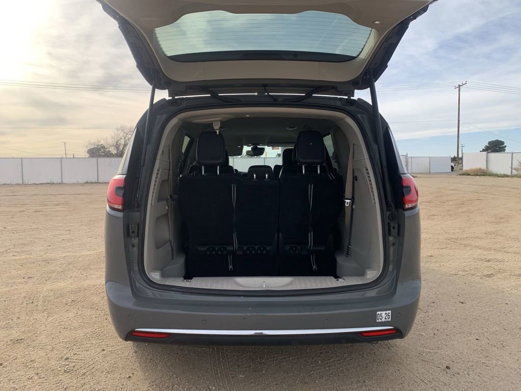 Used 2022 Chrysler Pacifica Touring-L image 24