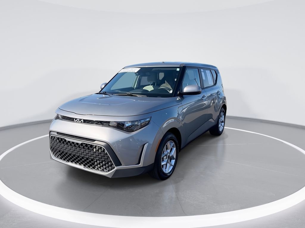 Certified 2025 Kia Soul LX w/ LX Technology Package FWD image 4