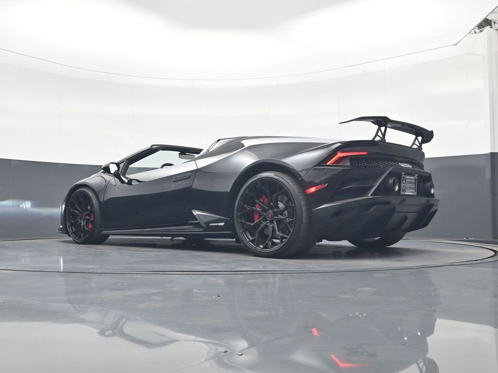 Used 2020 Lamborghini Huracan EVO image 19