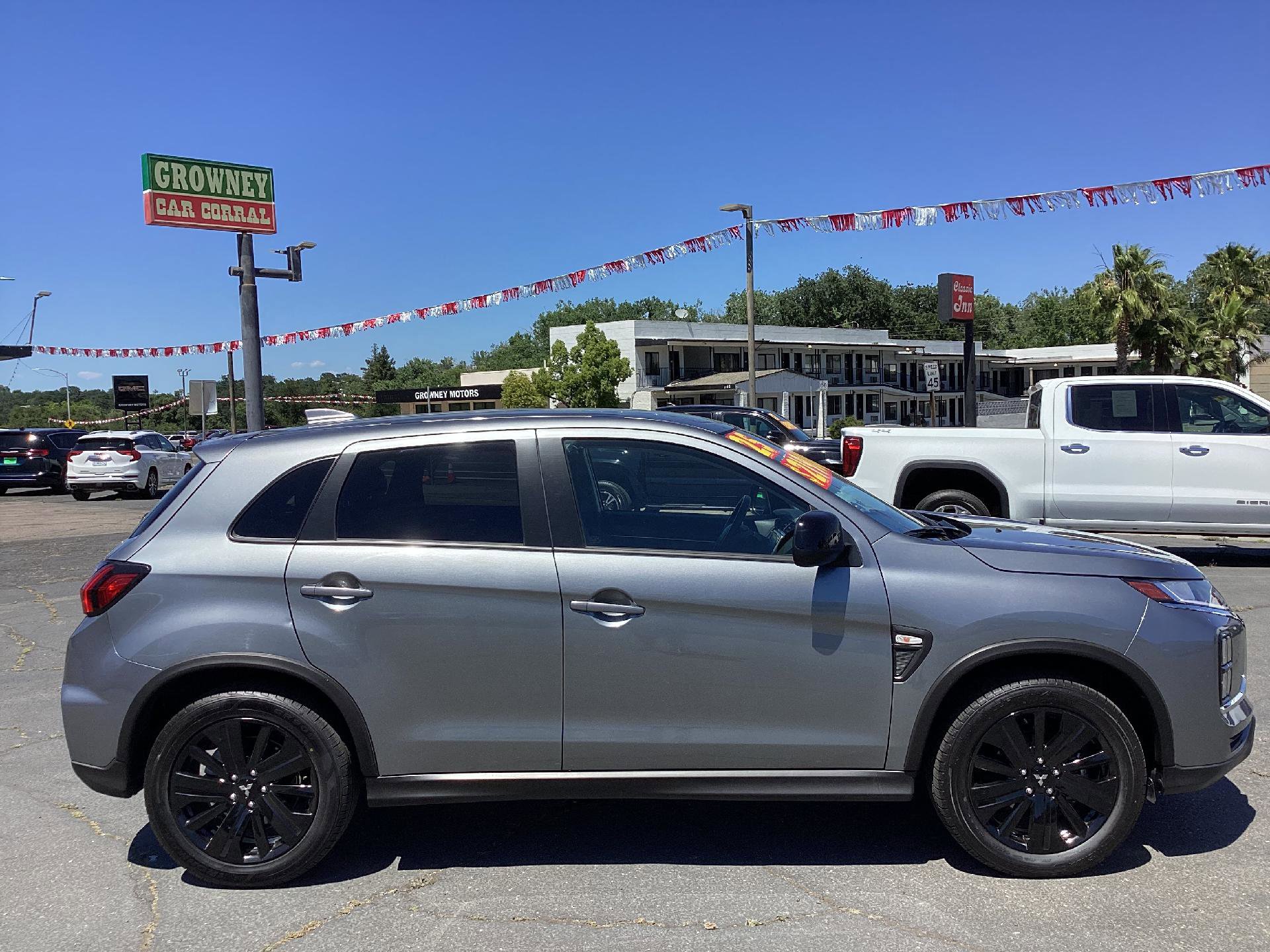 Used 2025 Mitsubishi Outlander Sport AWD image 2