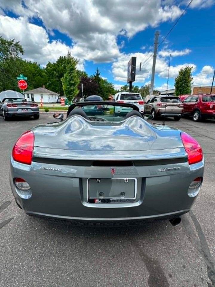Used 2007 Pontiac Solstice Convertible w/ Preferred Package RWD image 3