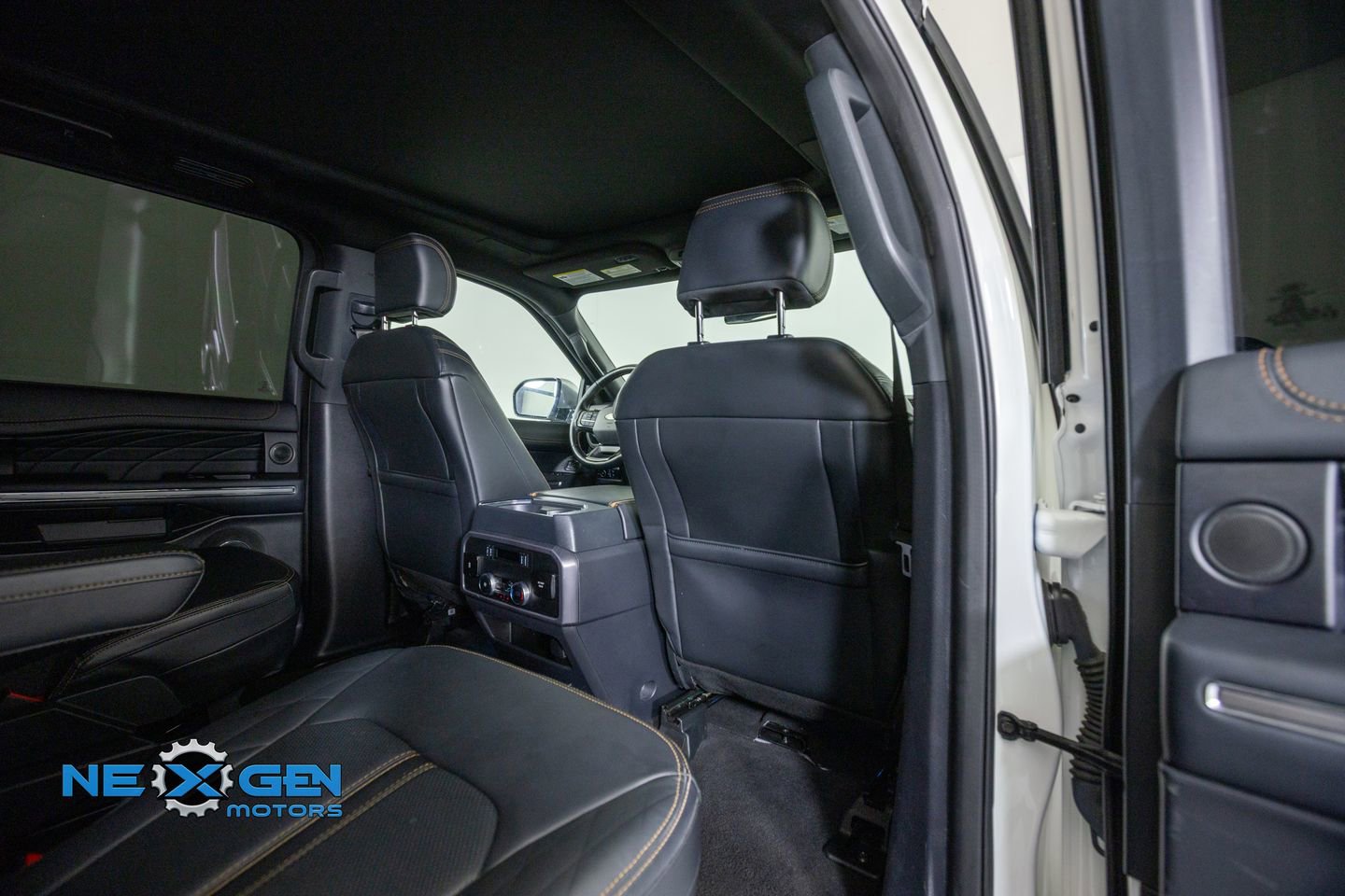 Used 2023 Ford Expedition Platinum AWD/4WD image 37