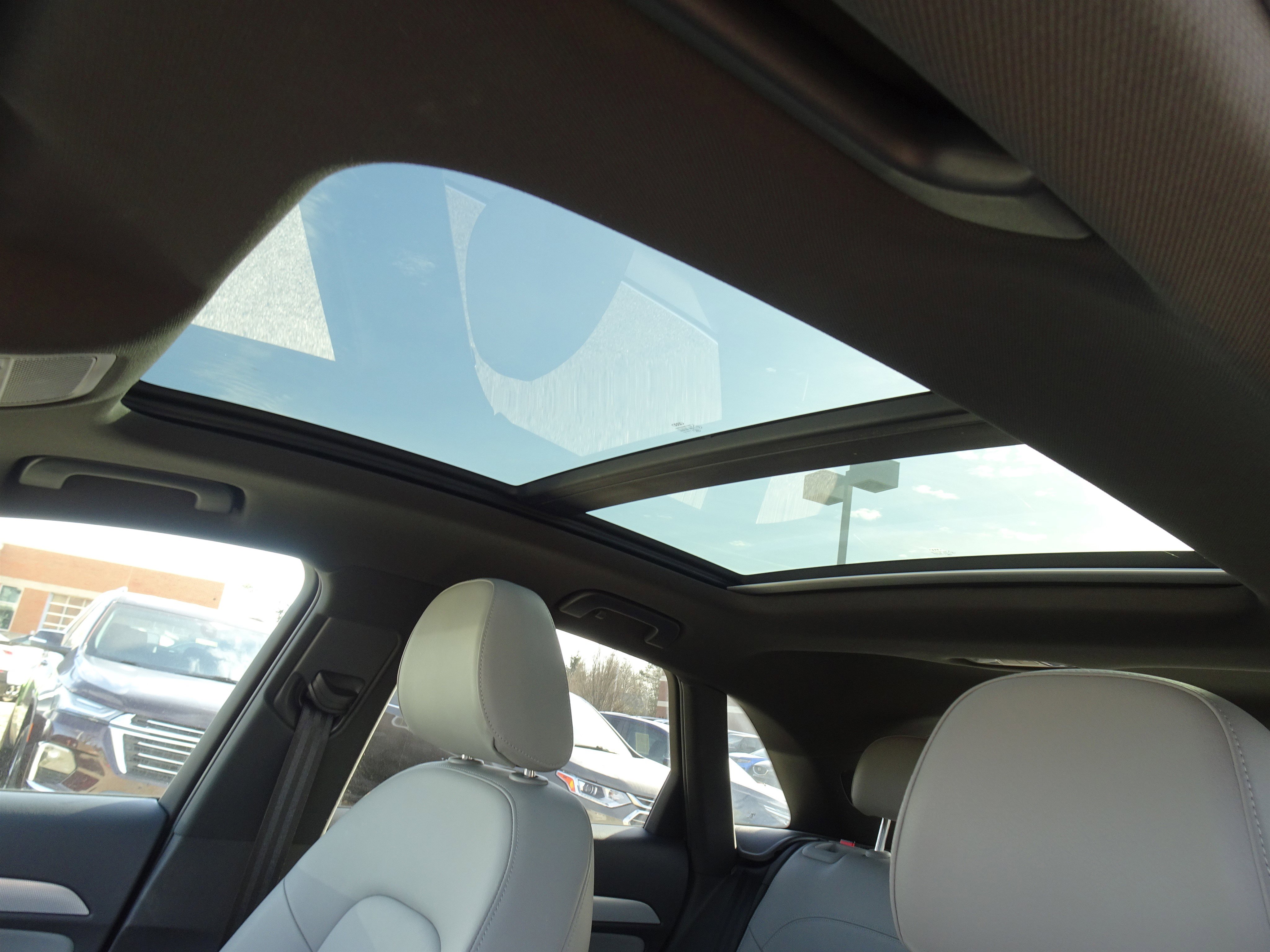 Used 2018 Audi Q3 2.0T Premium Plus image 10