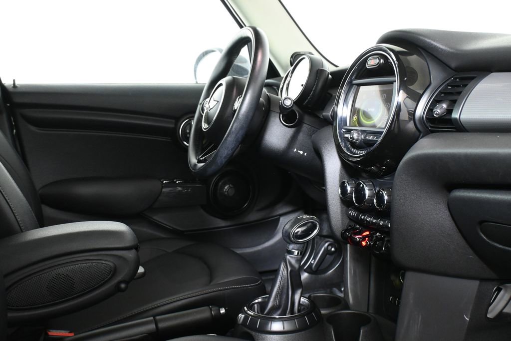 Used 2016 MINI Cooper 4-Door Hardtop image 27
