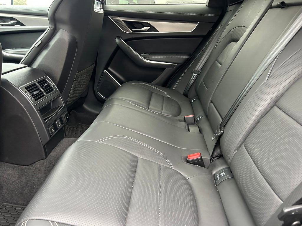 Used 2024 Jaguar F-PACE R-Dynamic S image 15