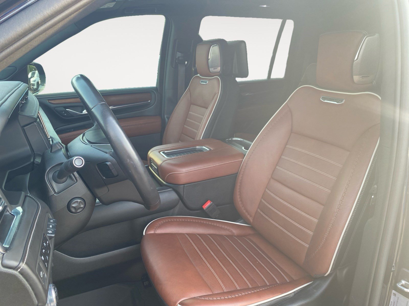Used 2023 GMC Yukon XL Denali Ultimate w/ LPO, Floor Liner Package AWD/4WD image 10