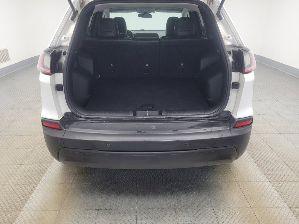 Used 2019 Jeep Cherokee Latitude Plus w/ Cold Weather Group AWD/4WD image 29