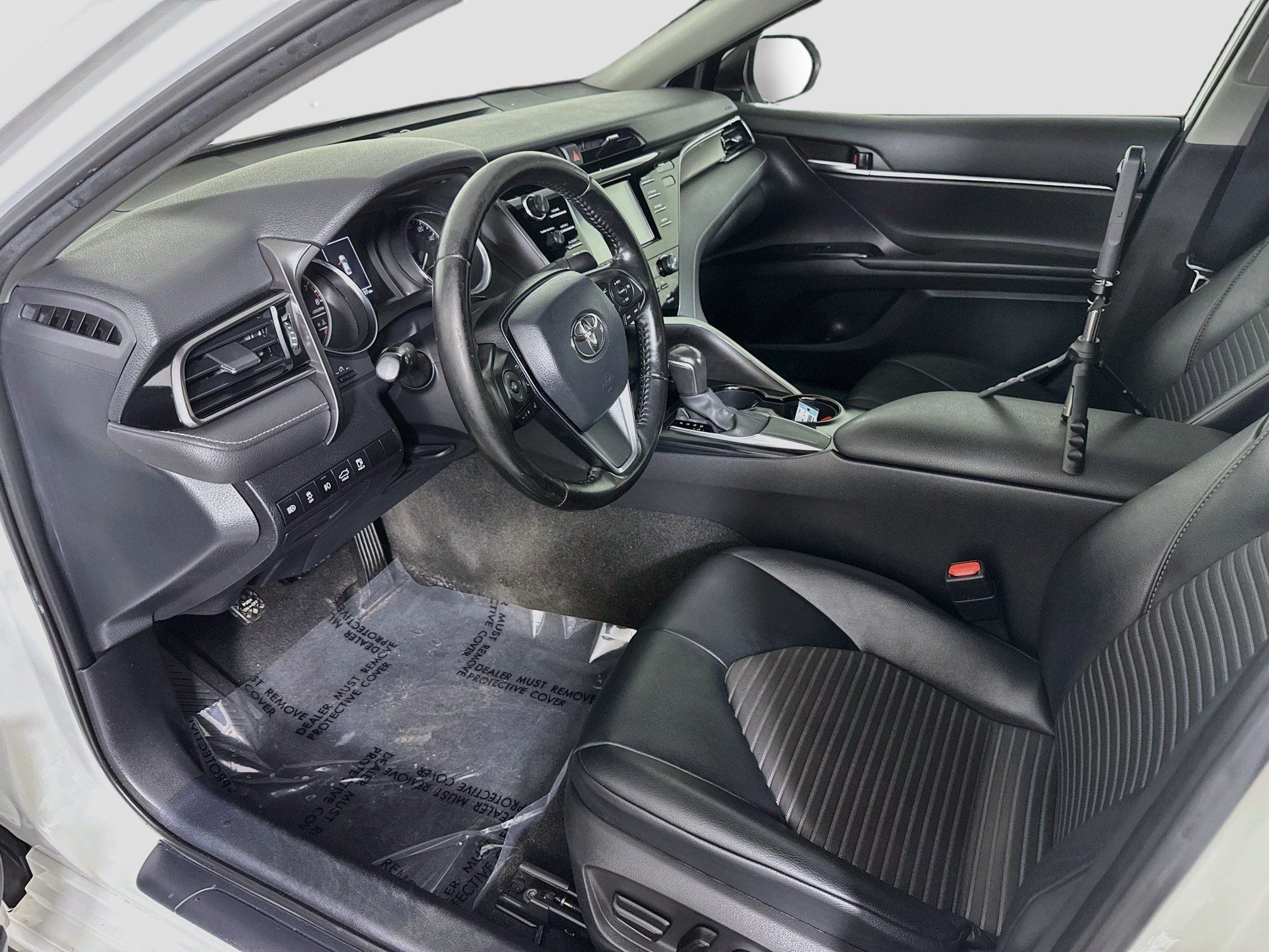 Used 2020 Toyota Camry SE w/ Convenience Package FWD image 23