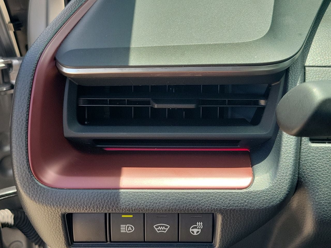 Used 2025 Toyota Prius Plug-In Hybrid FWD image 32