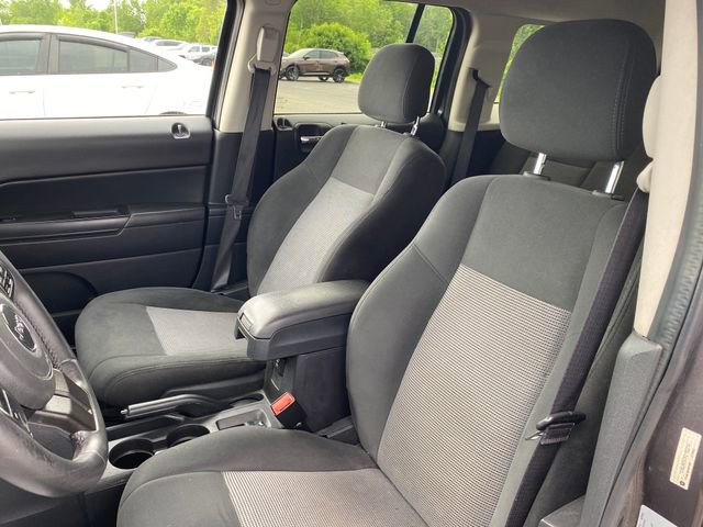 Used 2015 Jeep Patriot Latitude AWD/4WD image 6