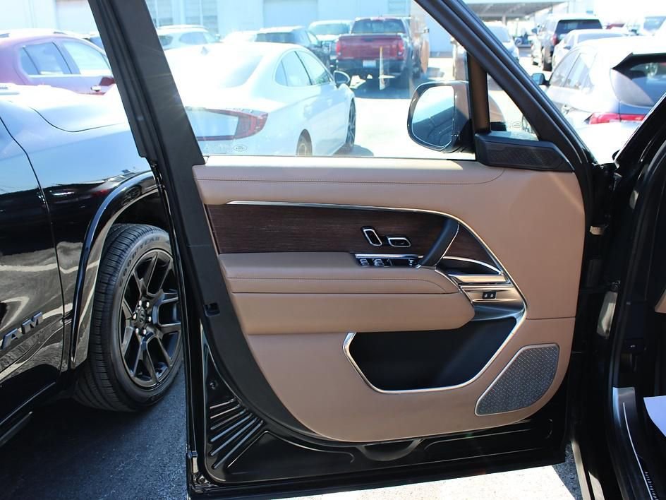 Used 2023 Land Rover Range Rover Long Wheelbase Autobiography image 33