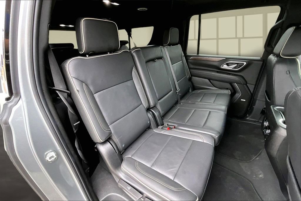 Used 2024 Chevrolet Suburban Premier image 25