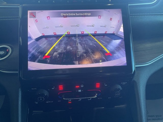 Used 2023 Jeep Grand Cherokee Limited image 28