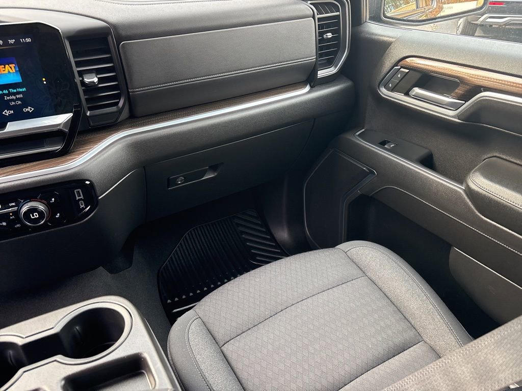 Used 2022 Chevrolet Silverado 1500 LT AWD/4WD image 17