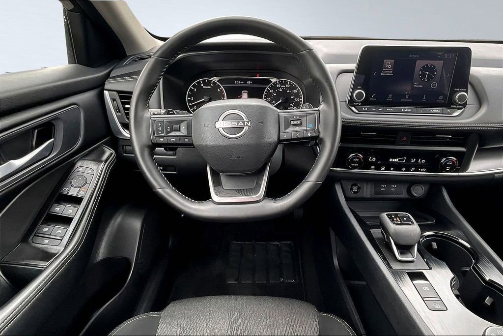 Used 2025 Nissan Rogue SV image 9