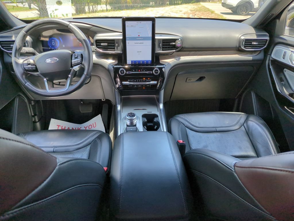 Certified 2022 Ford Explorer Platinum w/ Equipment Group 601A AWD/4WD image 16