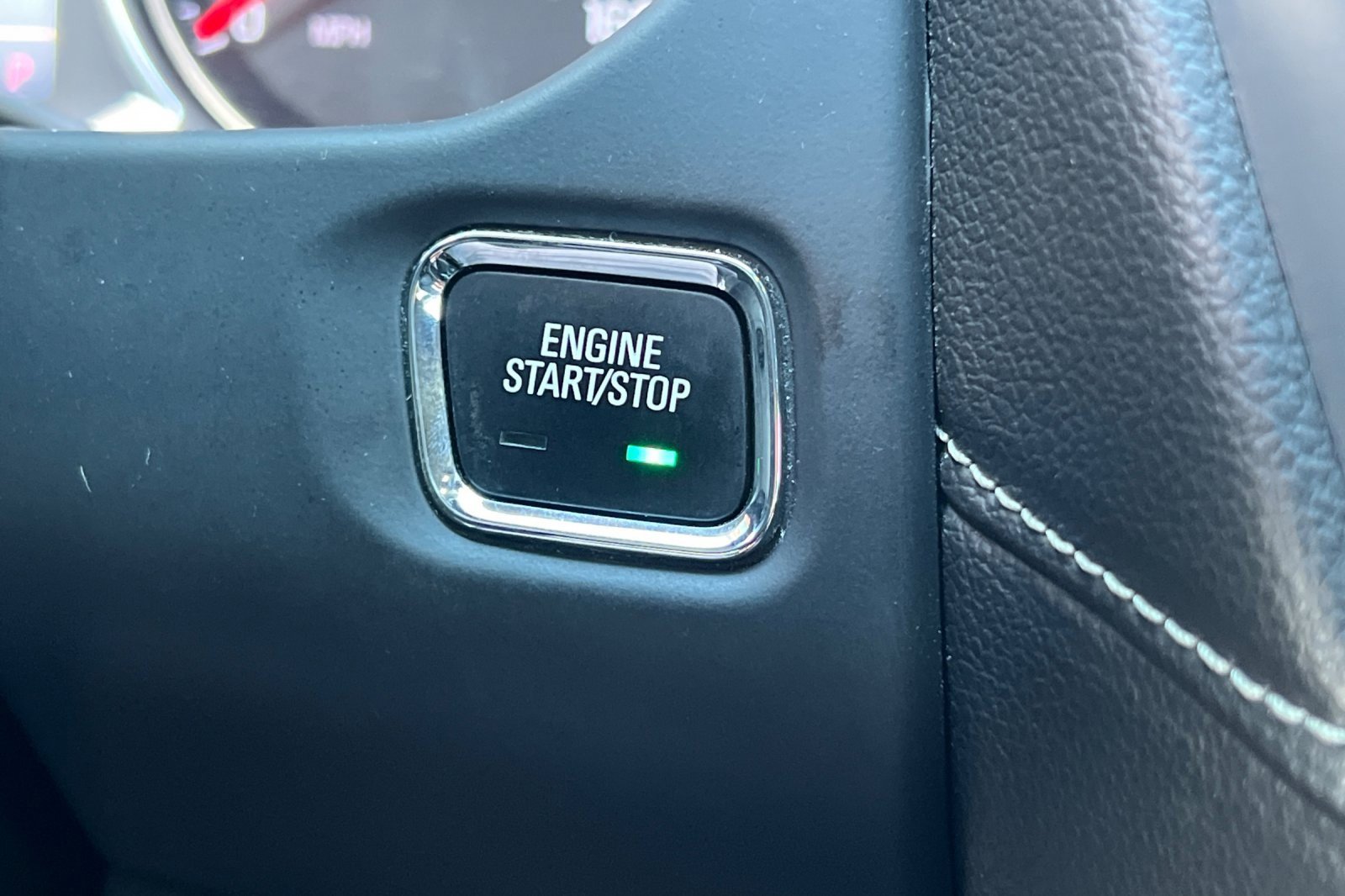 Used 2023 GMC Acadia SLT image 30