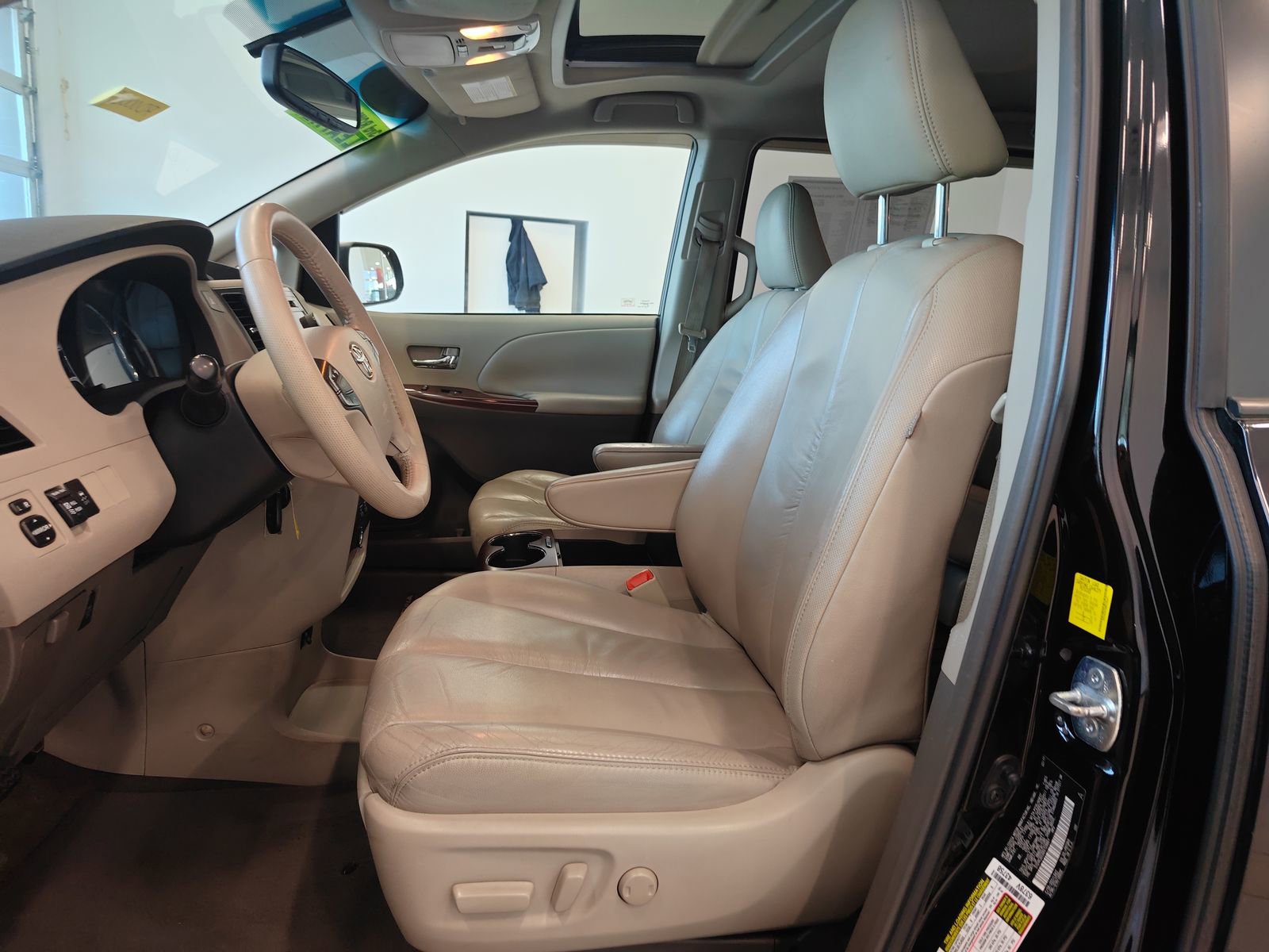 Used 2011 Toyota Sienna XLE FWD image 11