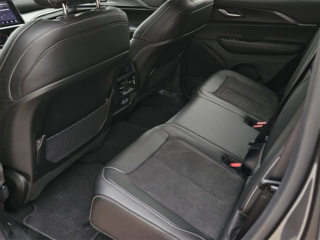 New 2025 Jeep Grand Cherokee Altitude image 12