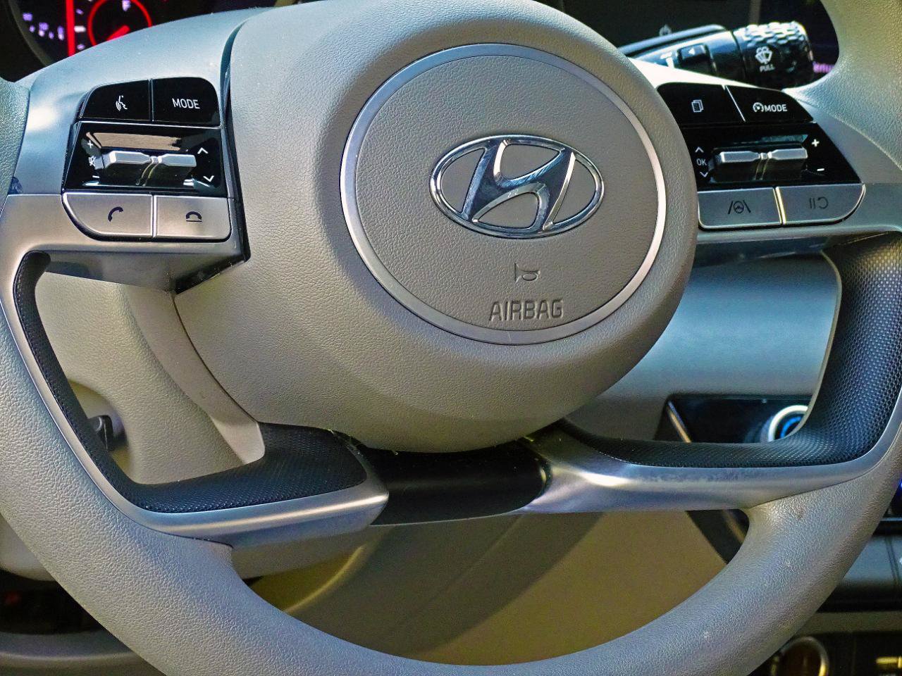Used 2023 Hyundai Elantra SEL w/ Cargo Package FWD image 16
