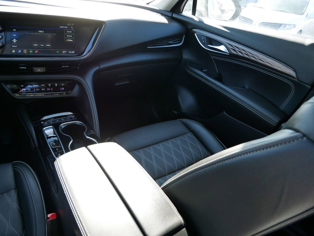 Used 2023 Buick Envision Avenir image 24