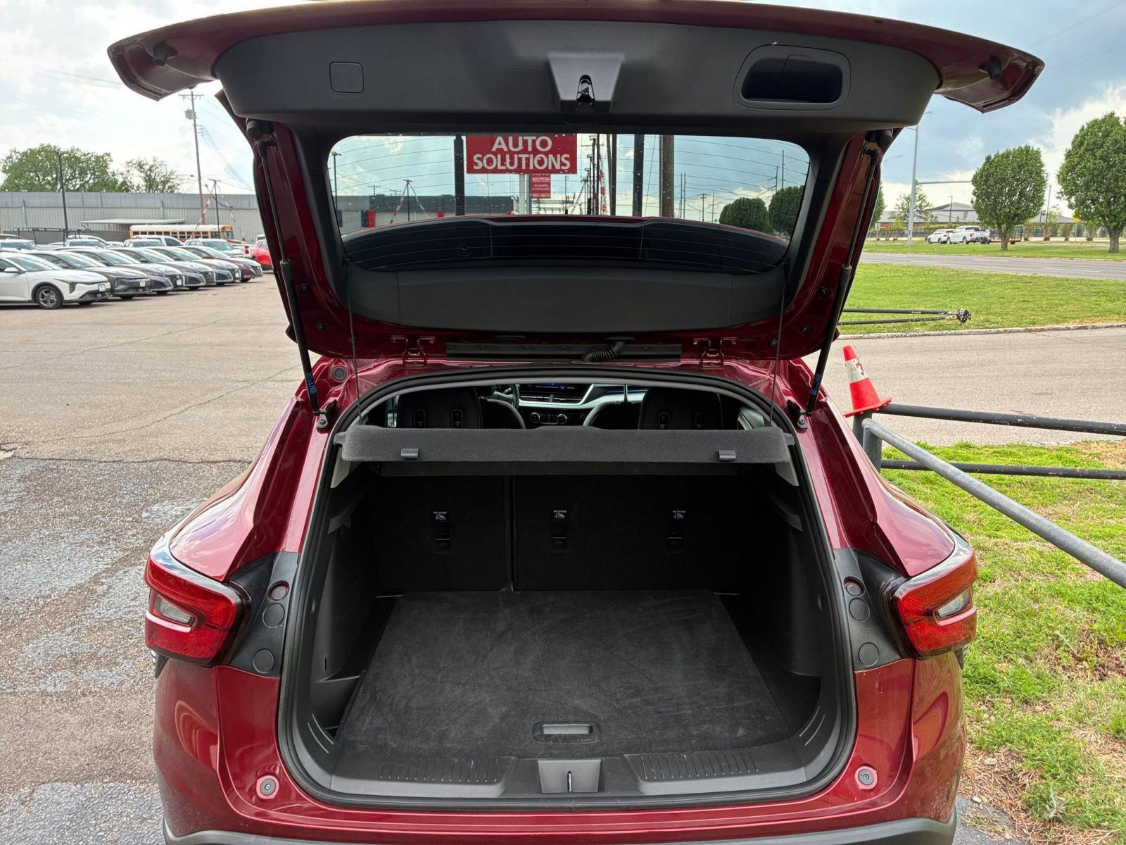 Used 2025 Chevrolet Trax LT FWD image 30
